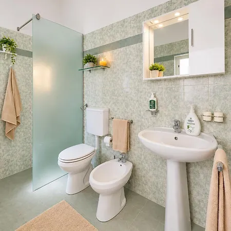 Casa Brezza Private Garden Holiday home *
